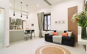 New Private Apt In Como A-C Self Check-In