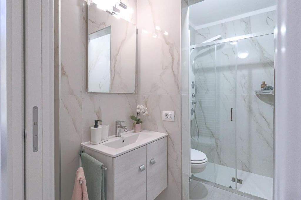 New Private Apt In Como A-C Self Check-In Esterno foto